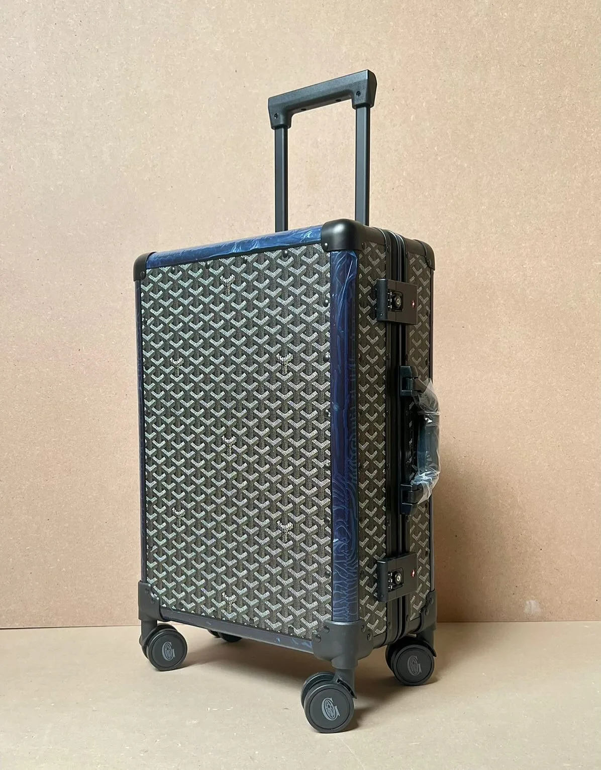 Goyard Hardshell Trolley Luggage photo 3