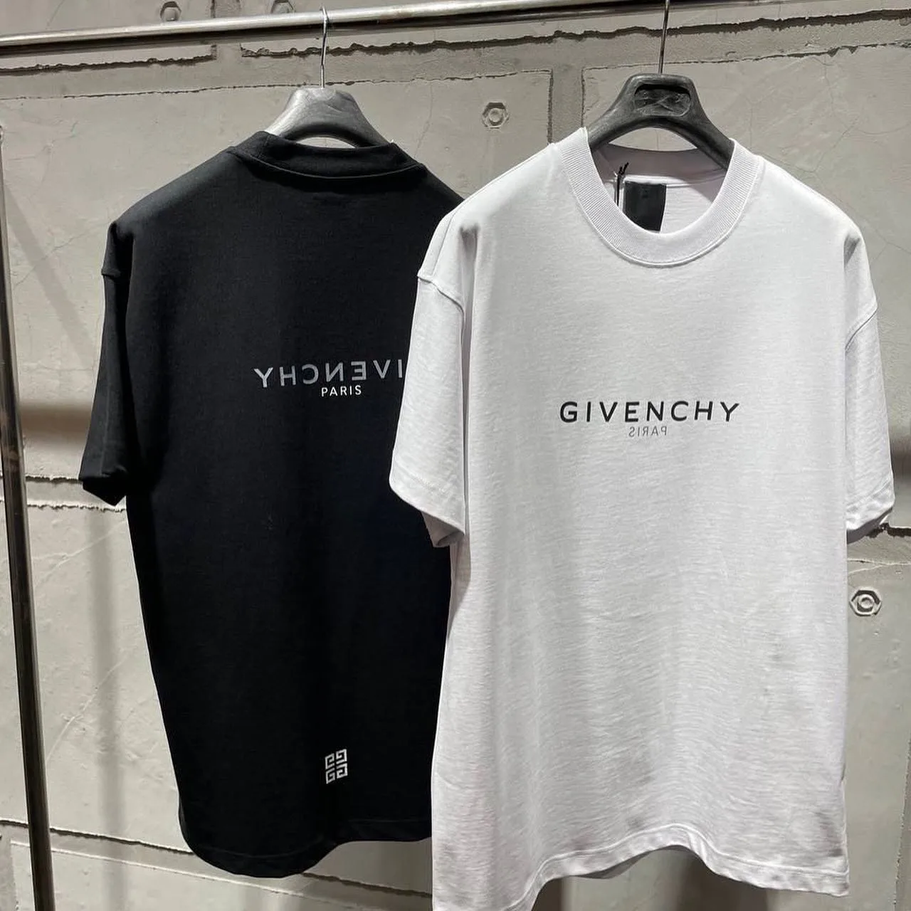 Givenchy logo T-shirt photo 4