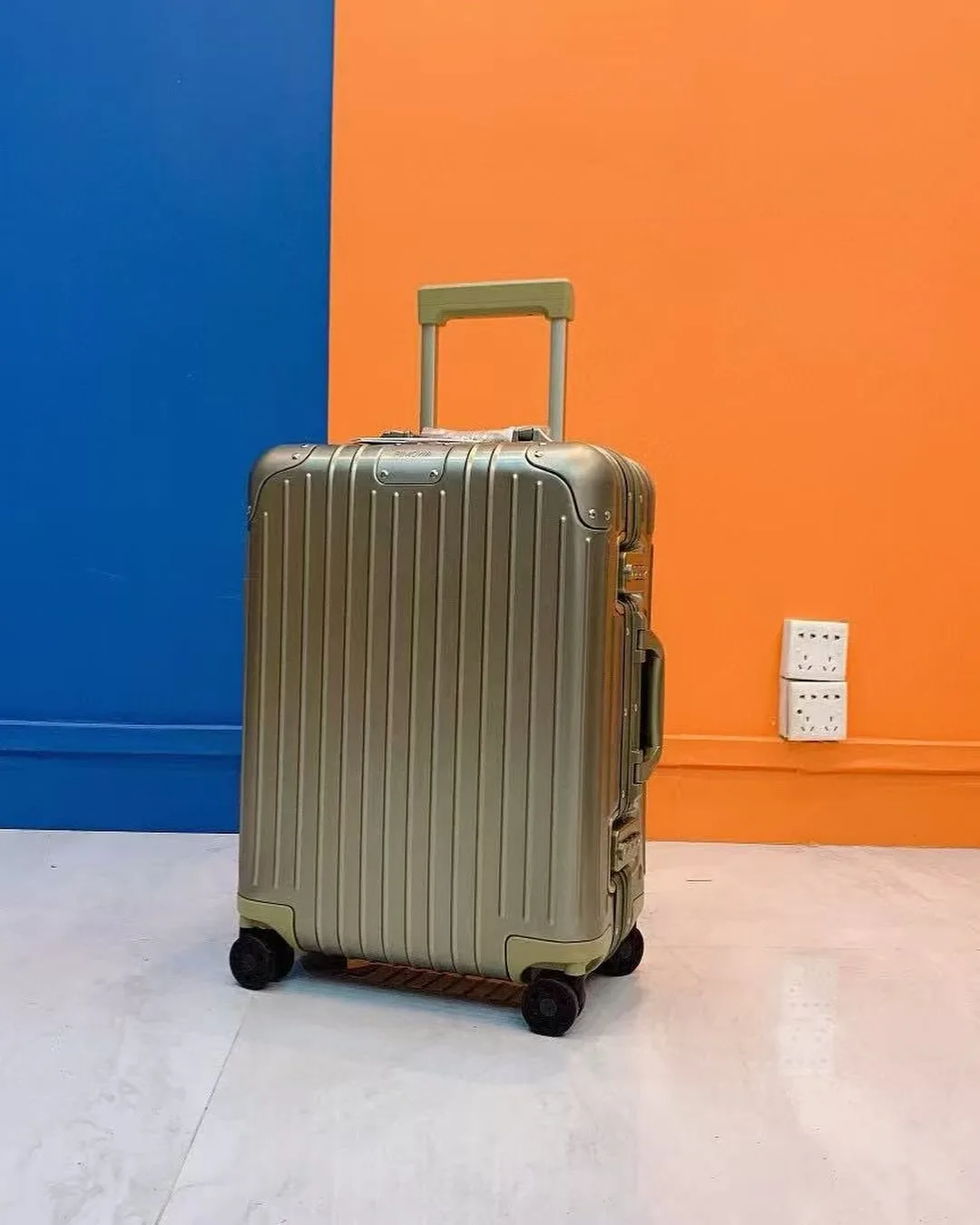 Rimowa Classic Cabin