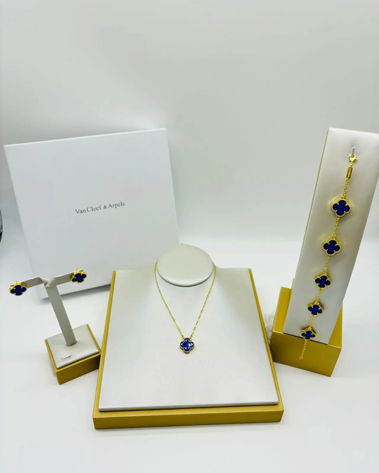 Van Cleef & Arpels Alhambra photo 4