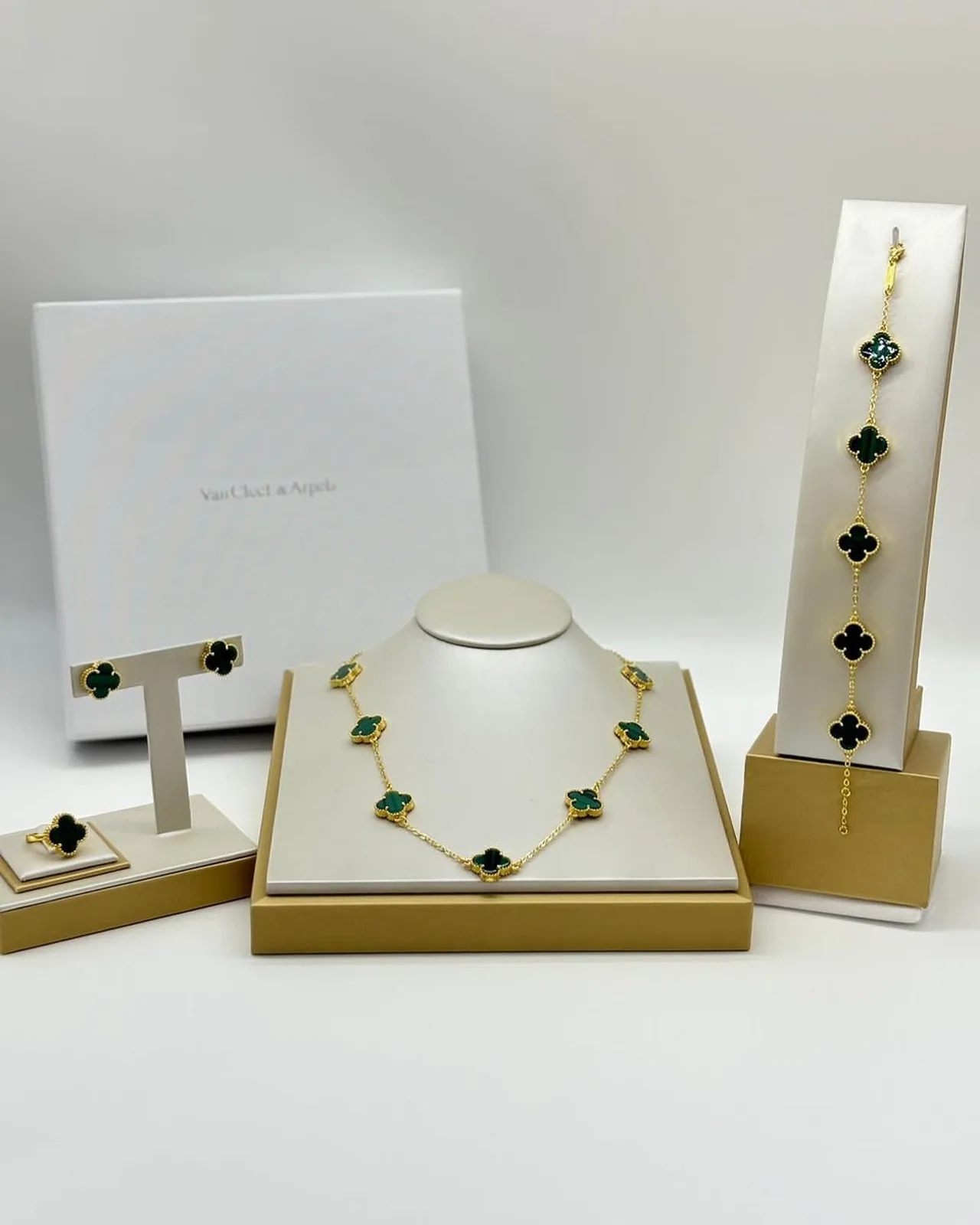 Van Cleef & Arpels Alhambra photo 2