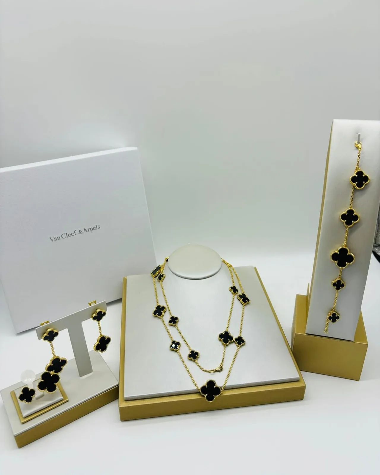 Van Cleef & Arpels Alhambra photo 5