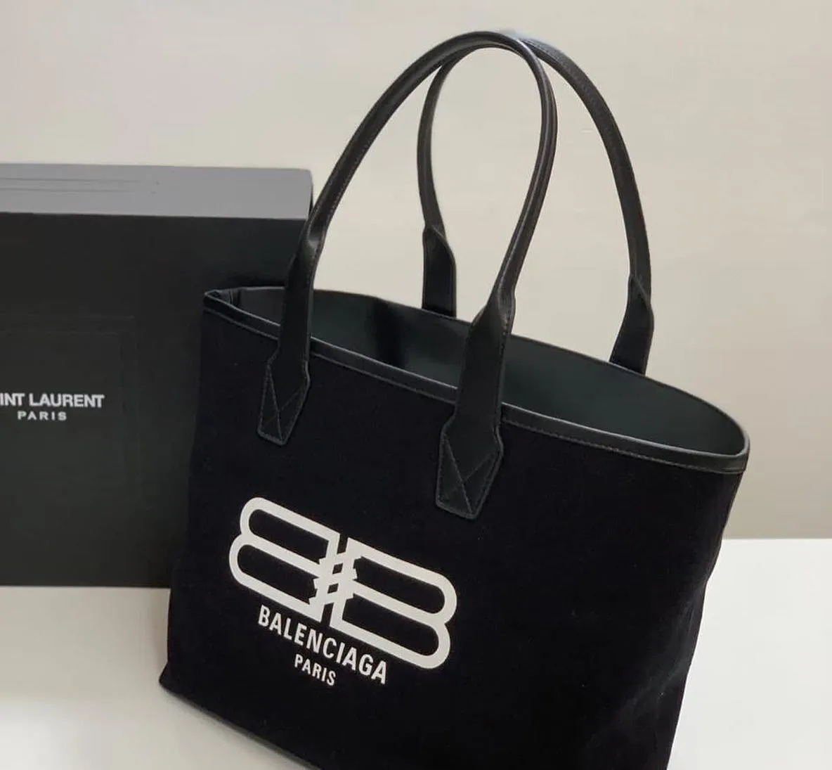 Balenciaga BB Tote photo 2