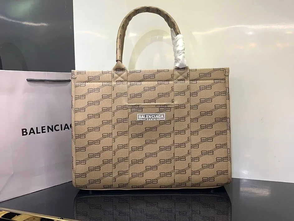 Balenciaga BB Tote photo 4