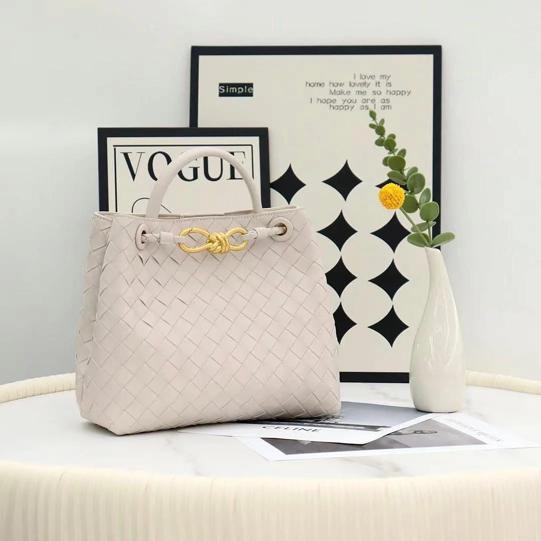 Bottega Veneta Handbag photo 3
