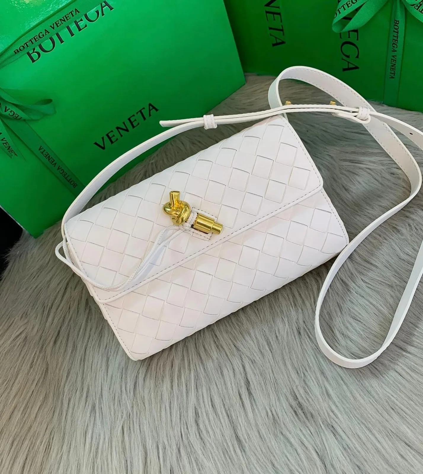 Bottega Veneta Shoulder Bag photo 4