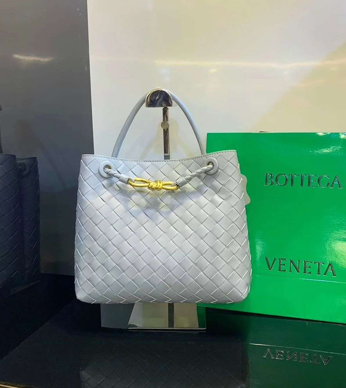 Bottega Veneta Handbag photo 5