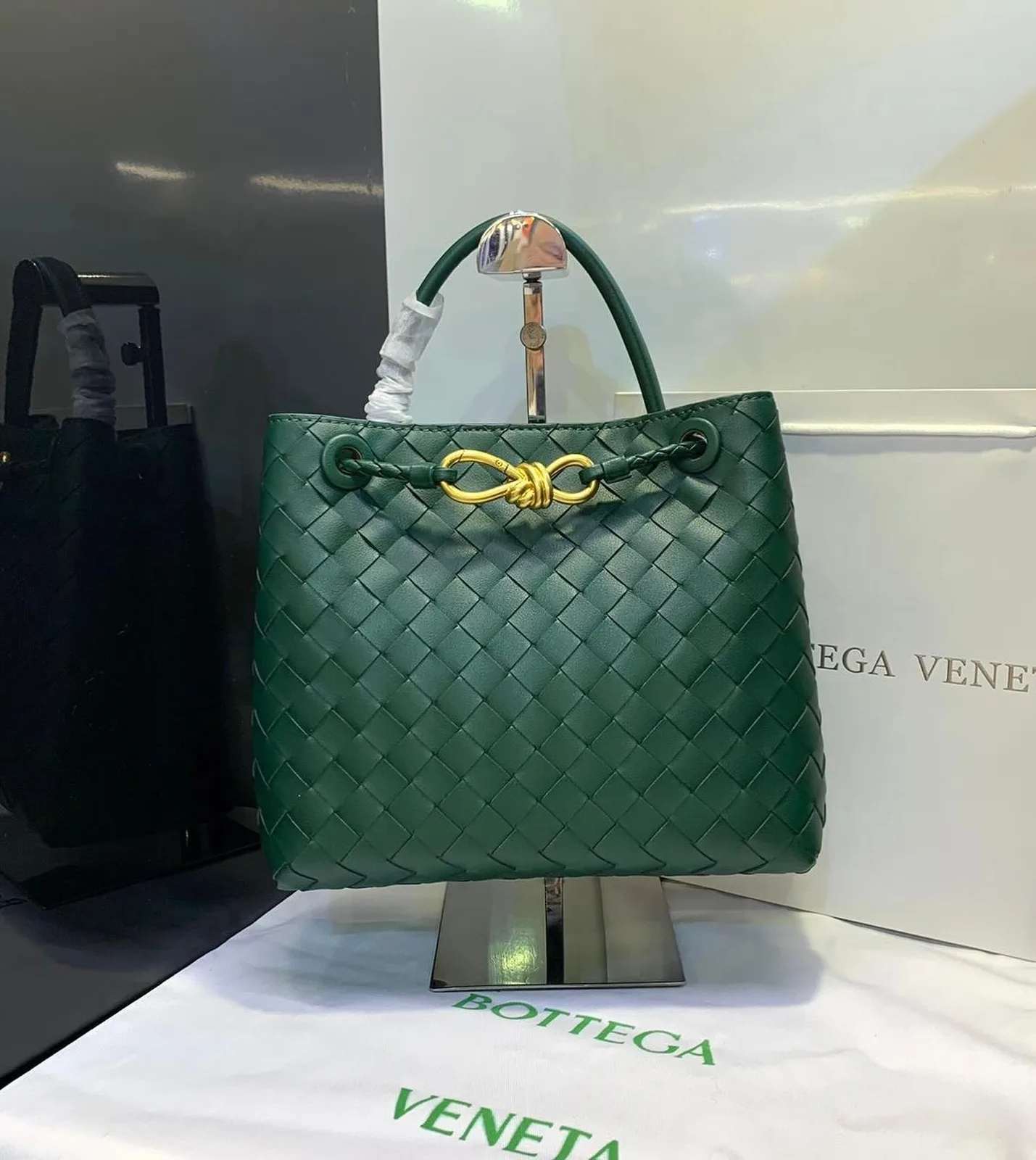 Bottega Veneta Handbag photo 4