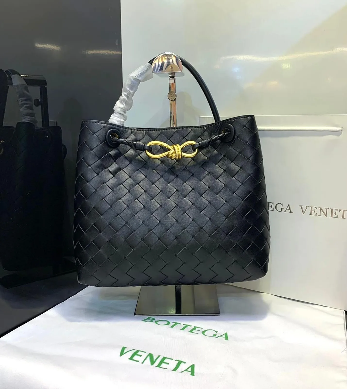 Bottega Veneta Handbag photo 2