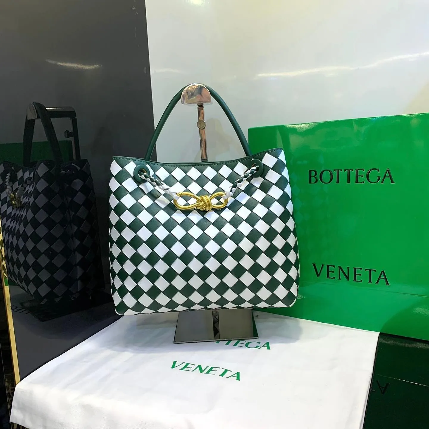 Bottega Veneta Handbag photo 4