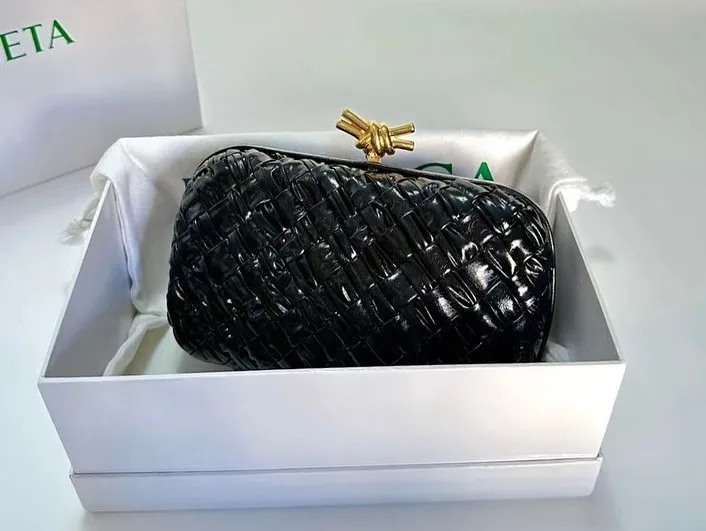Bottega Veneta Clutch photo 4