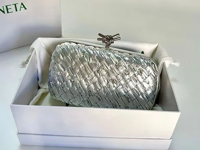 Bottega Veneta Clutch photo 3