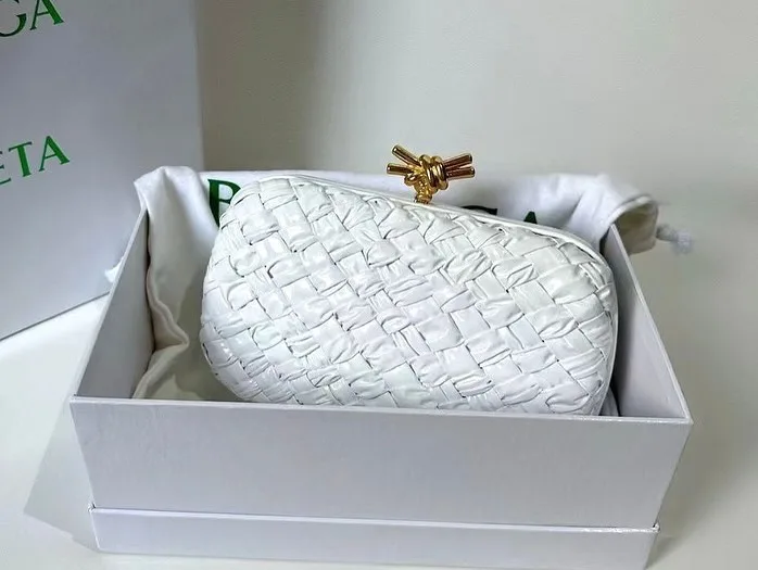 Bottega Veneta Clutch photo 2