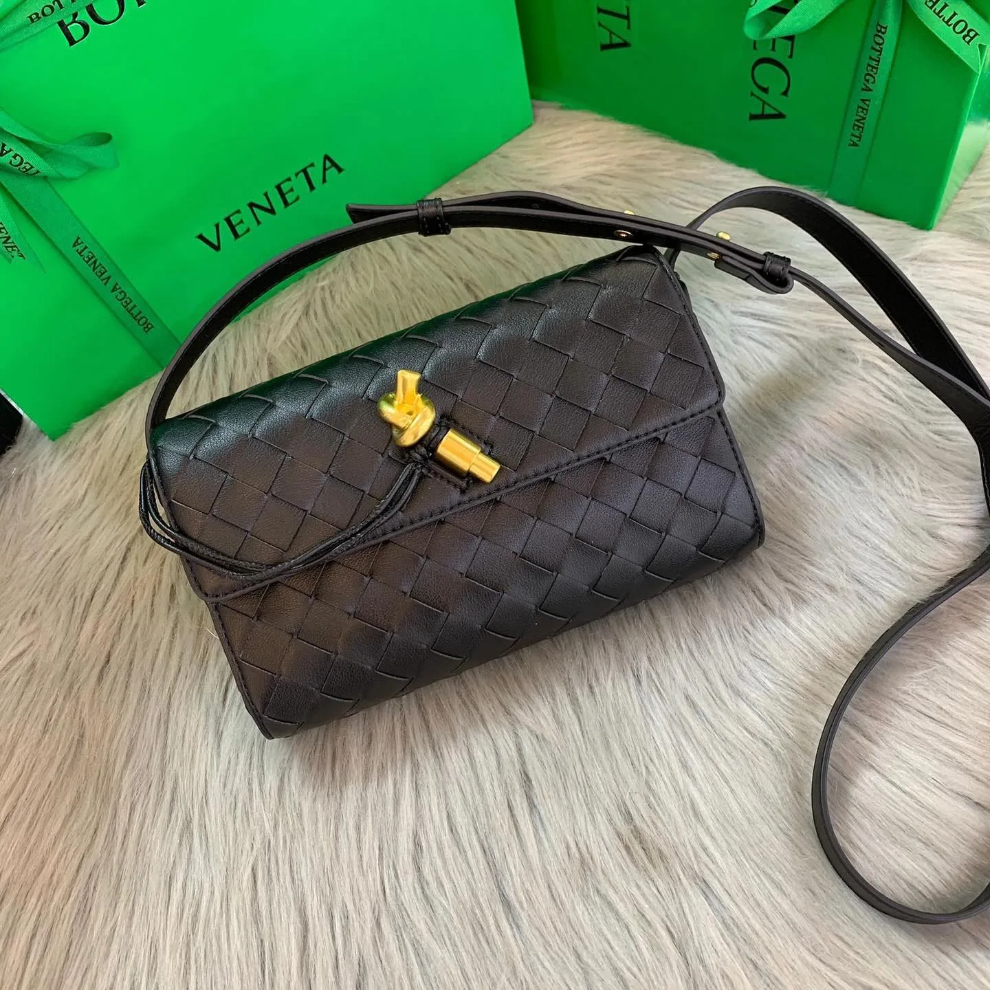 Bottega Veneta Shoulder Bag photo 4