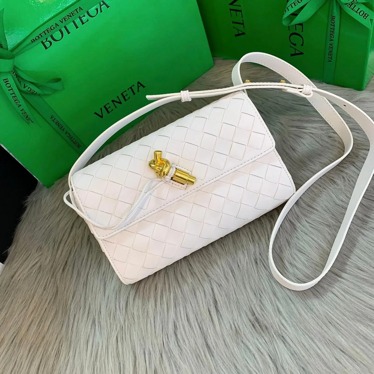 Bottega Veneta Shoulder Bag photo 5