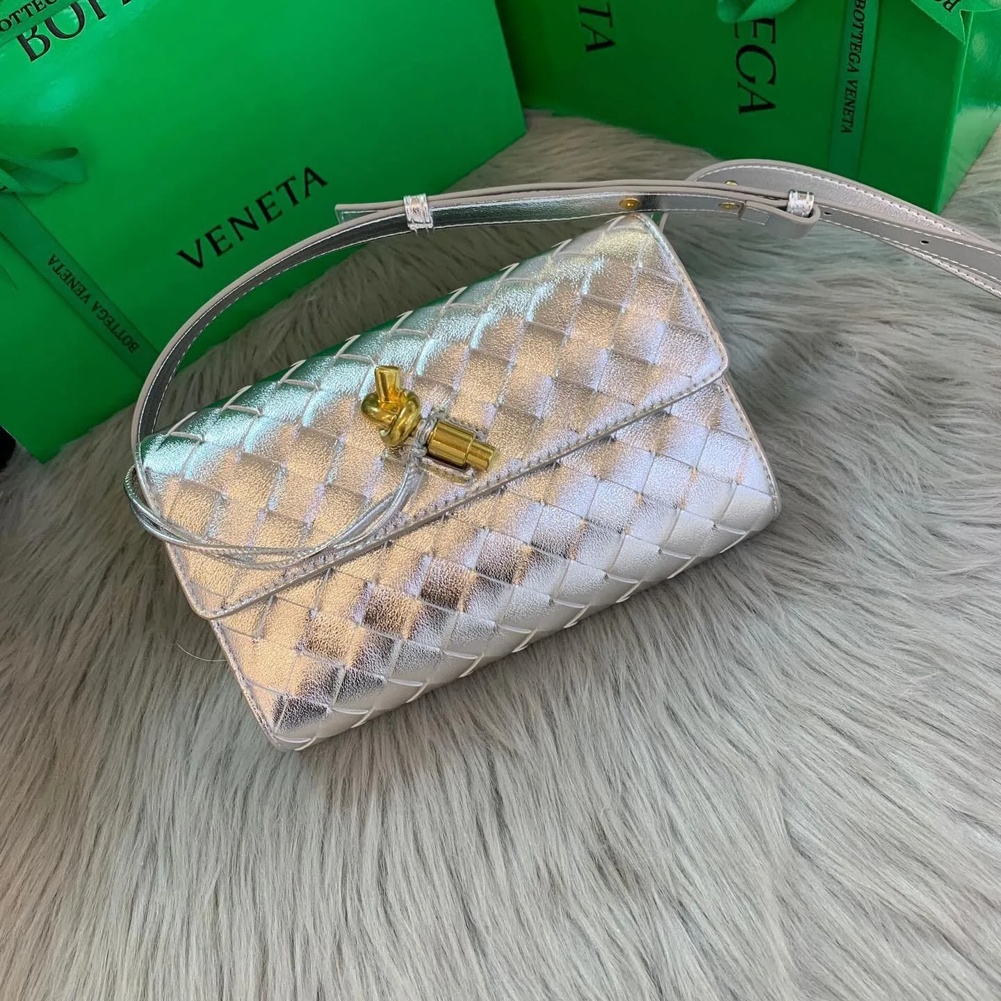 Bottega Veneta Shoulder Bag photo 2