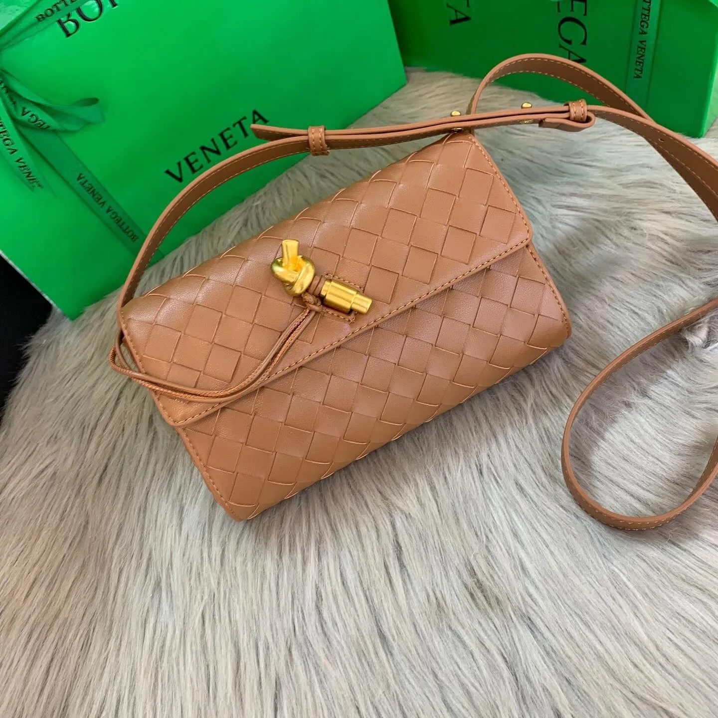 Bottega Veneta Shoulder Bag photo 3