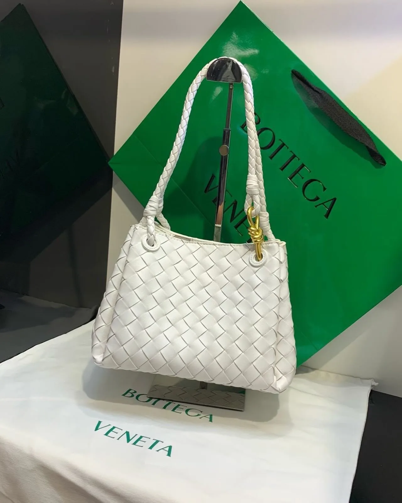 Bottega Veneta Shoulder Bag photo 2