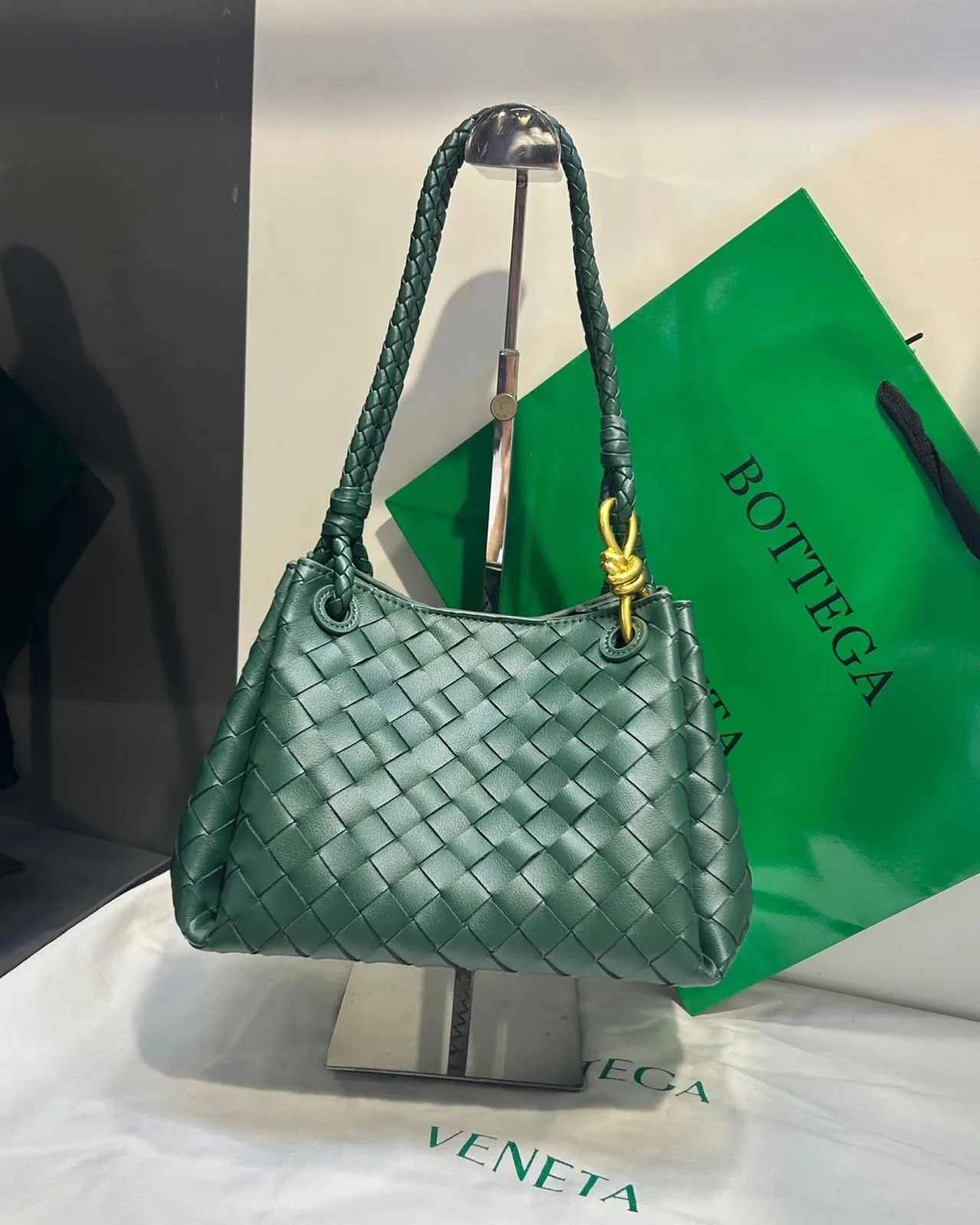 Bottega Veneta Shoulder Bag photo 3