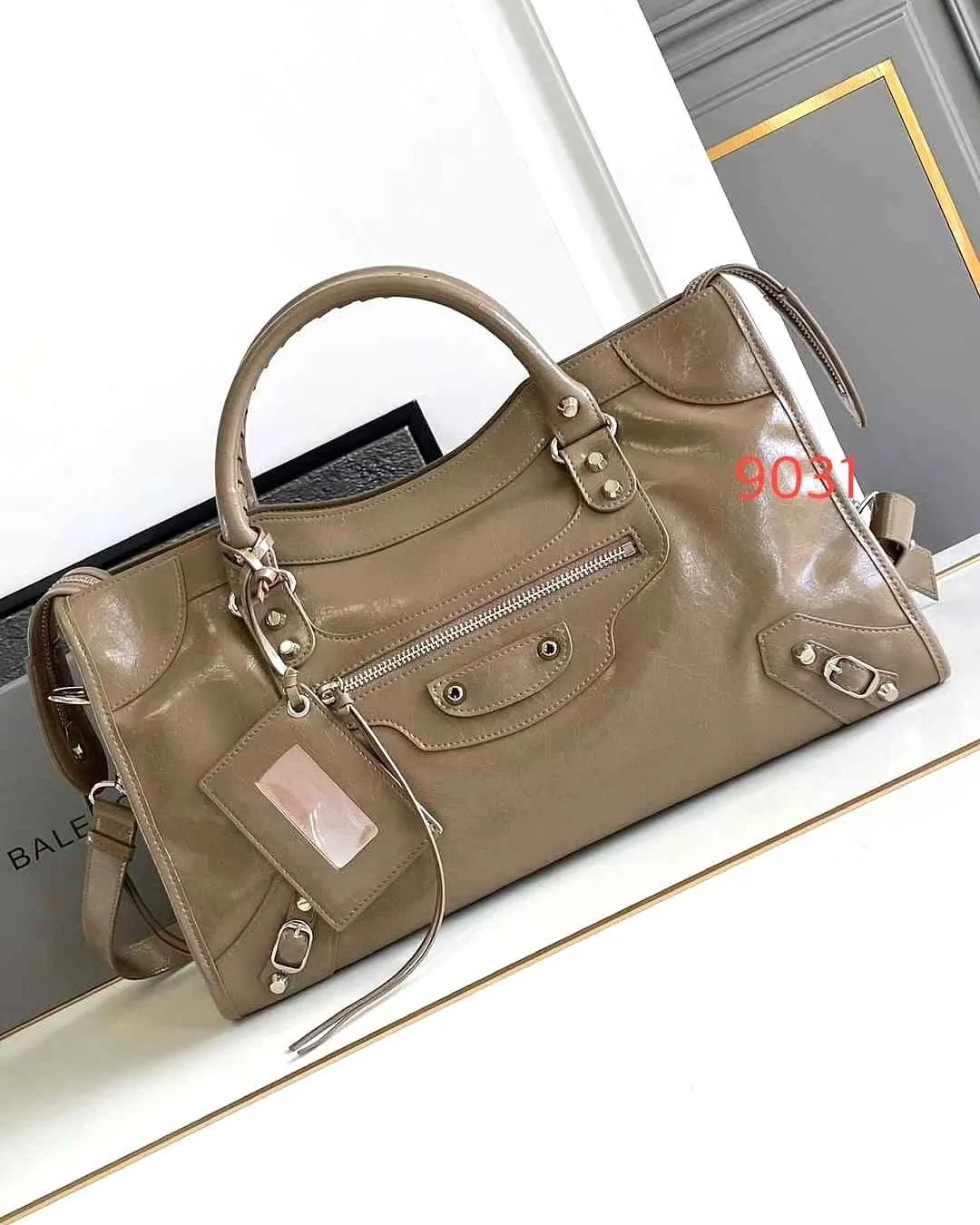 Balenciaga City photo 7
