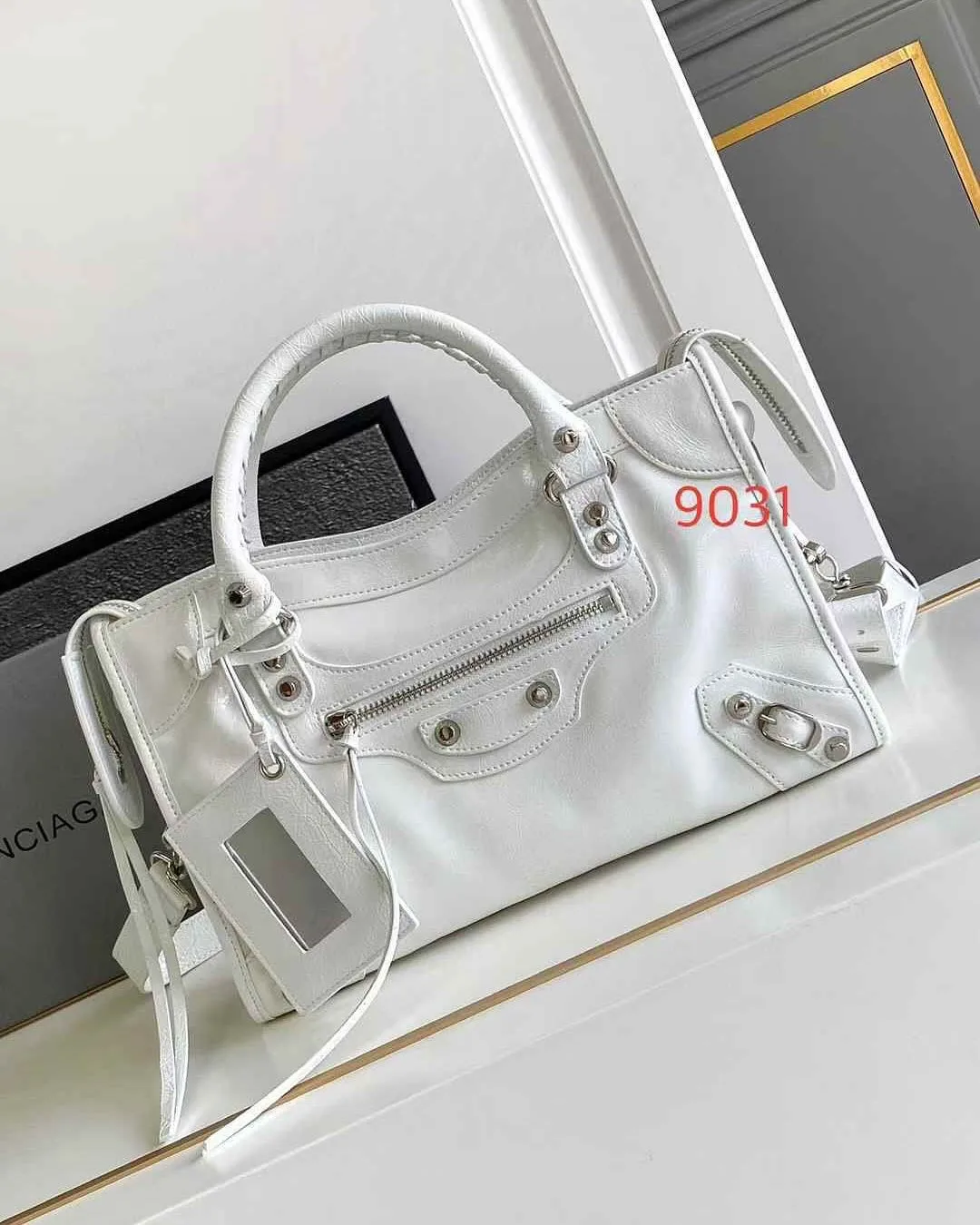 Balenciaga City photo 5