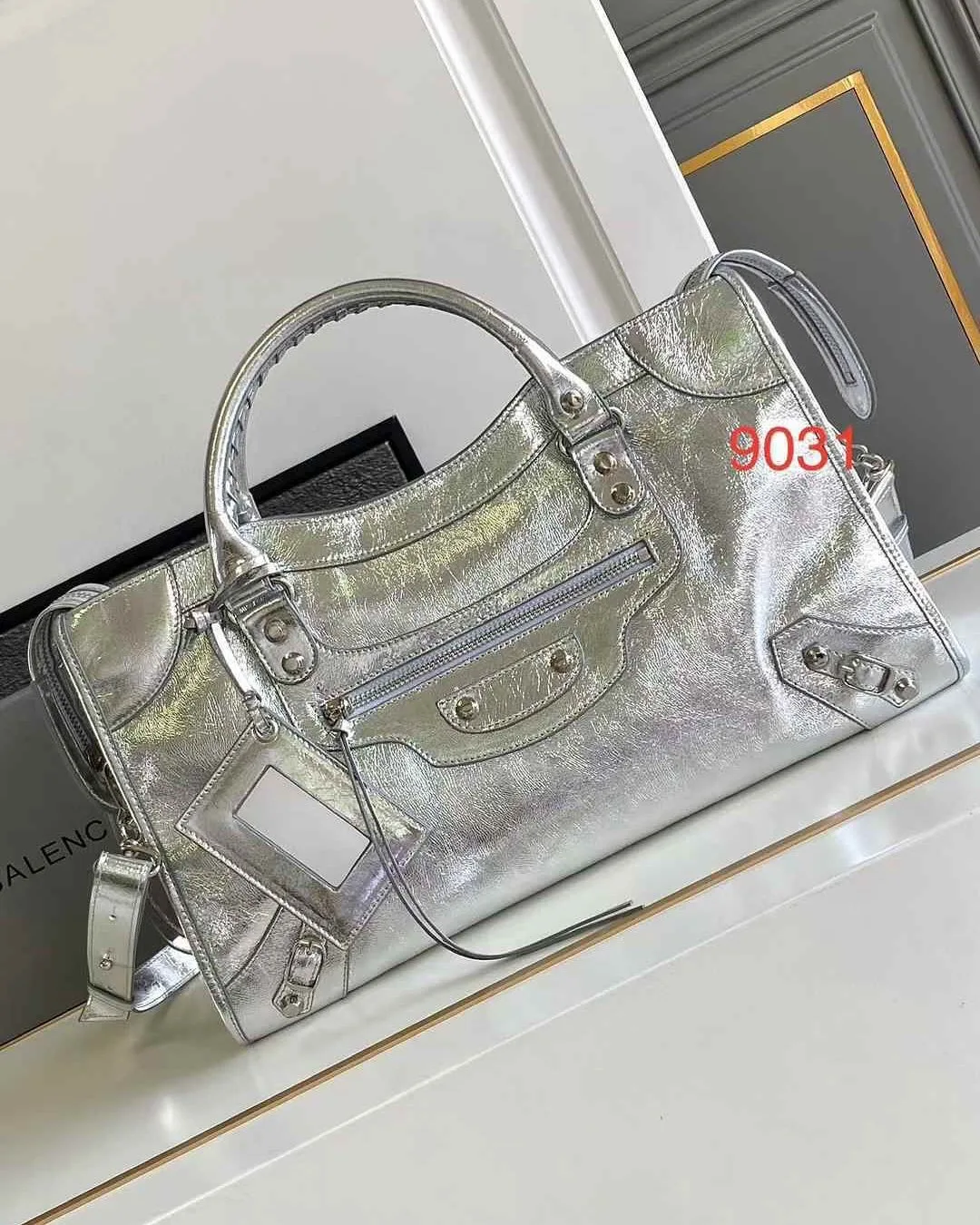 Balenciaga City photo 8
