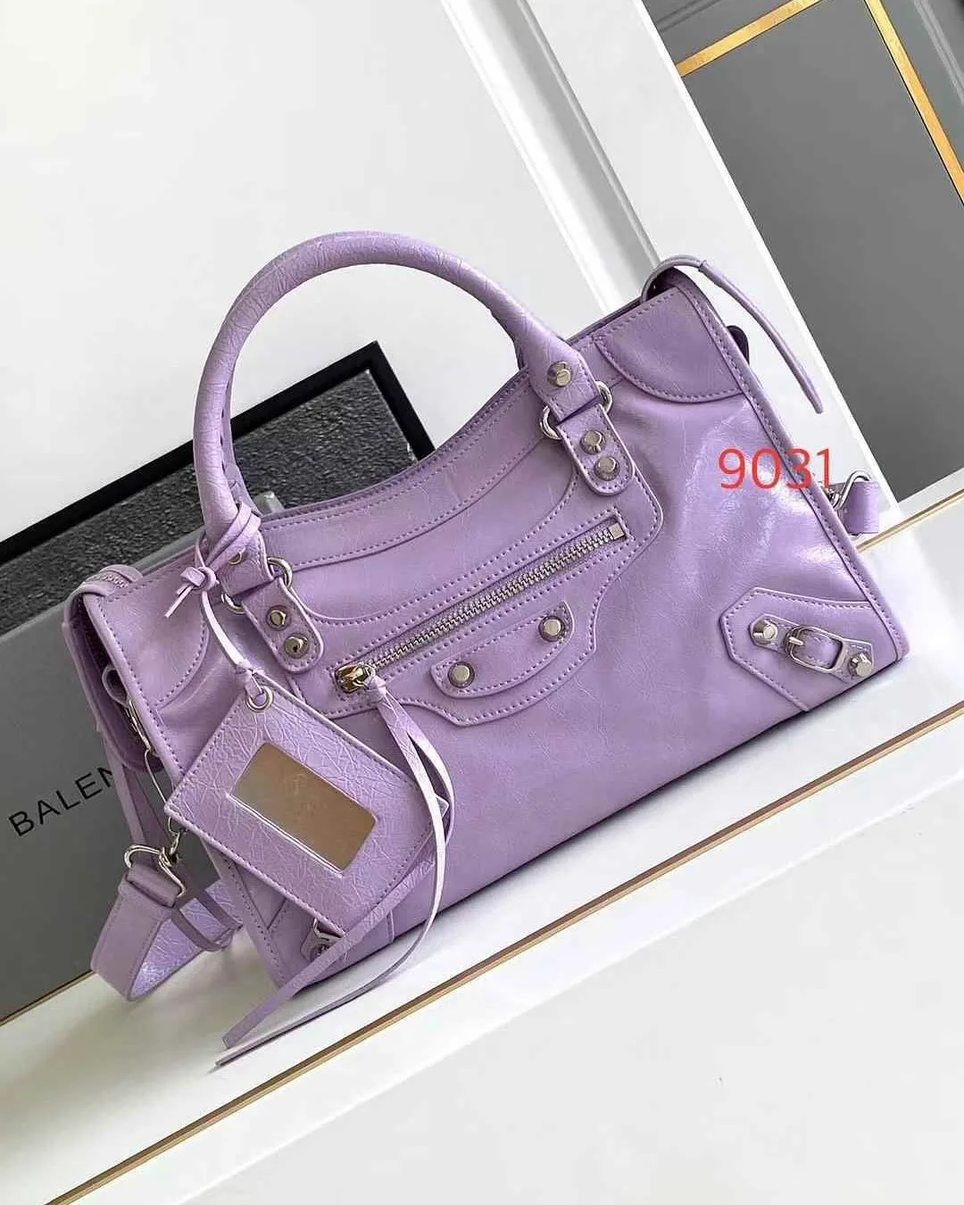 Balenciaga City photo 6