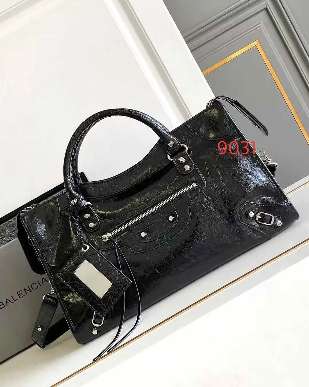 Balenciaga City photo 4