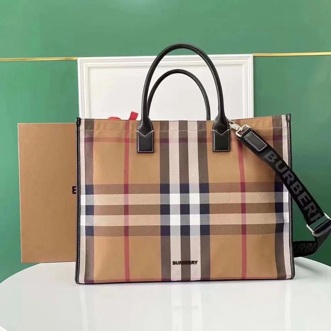 Burberry large vintage check tote