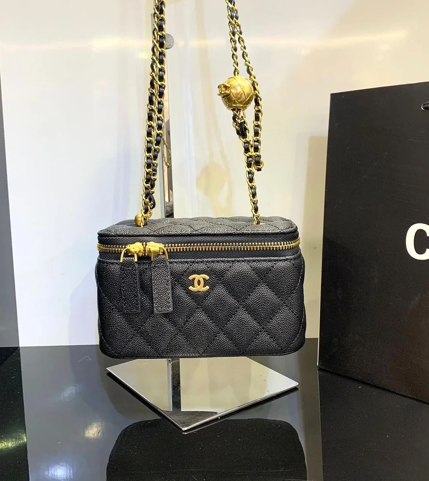 Chanel Shoulder Bag photo 2