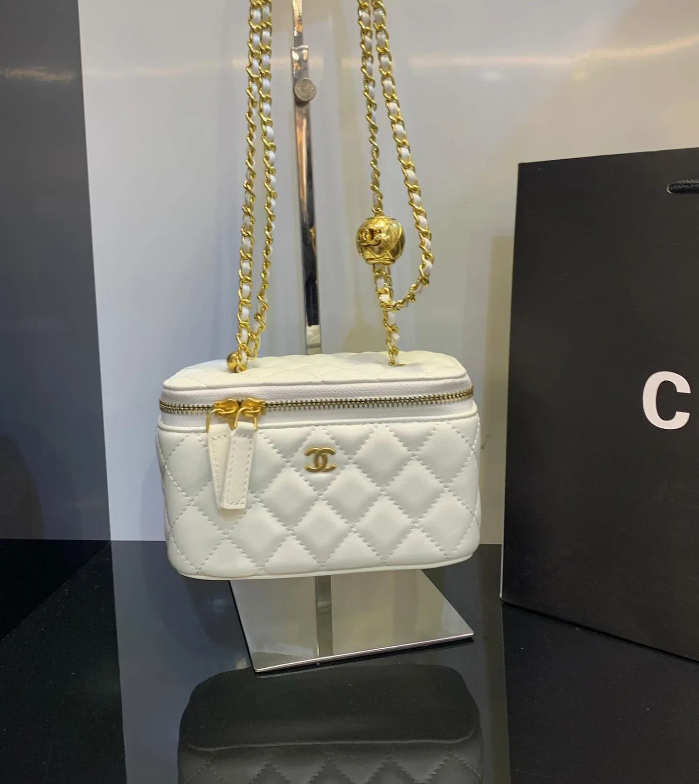 Chanel Shoulder Bag photo 4