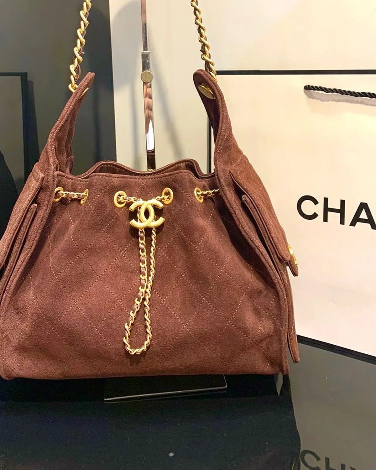 Chanel Shoulder Bag photo 4