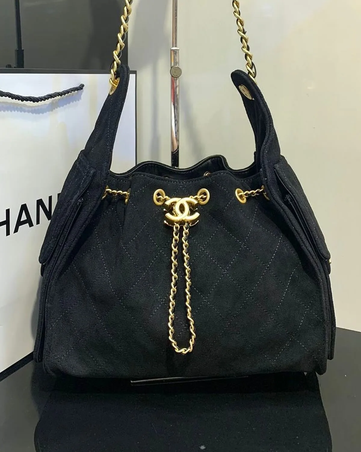 Chanel Shoulder Bag photo 2