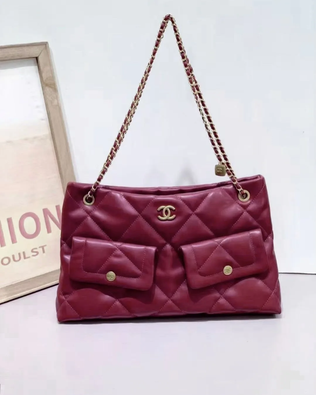 Chanel Shoulder Bag photo 4