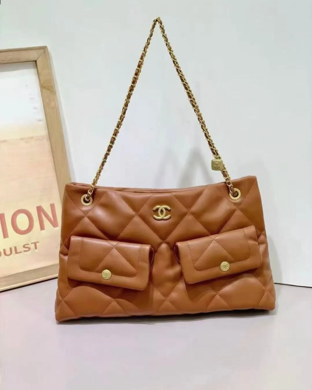 Chanel Shoulder Bag photo 3