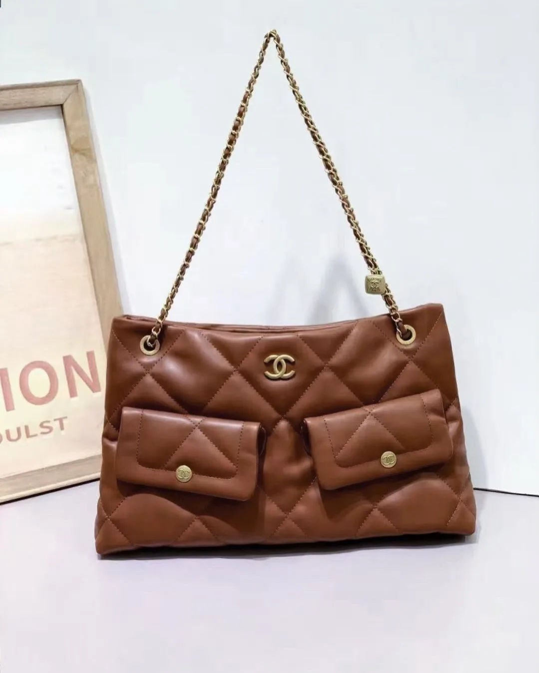 Chanel Shoulder Bag photo 2