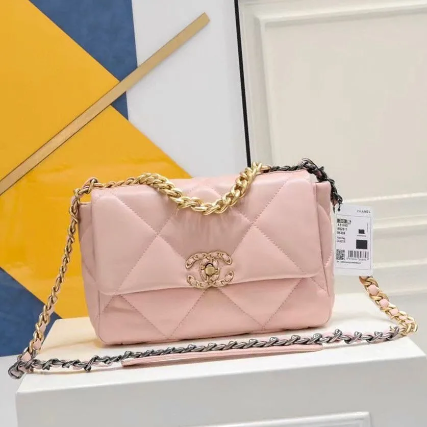 Chanel 19 Flap Bag photo 2
