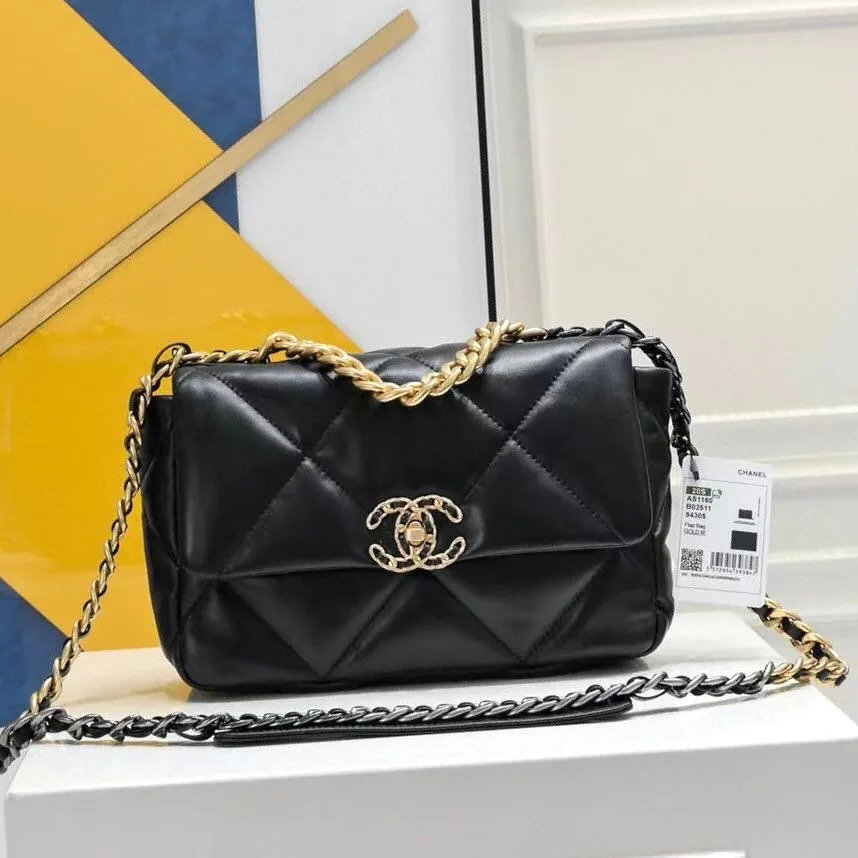 Chanel 19 Flap Bag photo 4