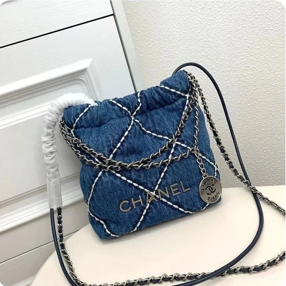 Chanel 22 photo 4