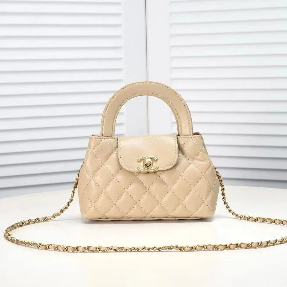 Chanel Kelly photo 2