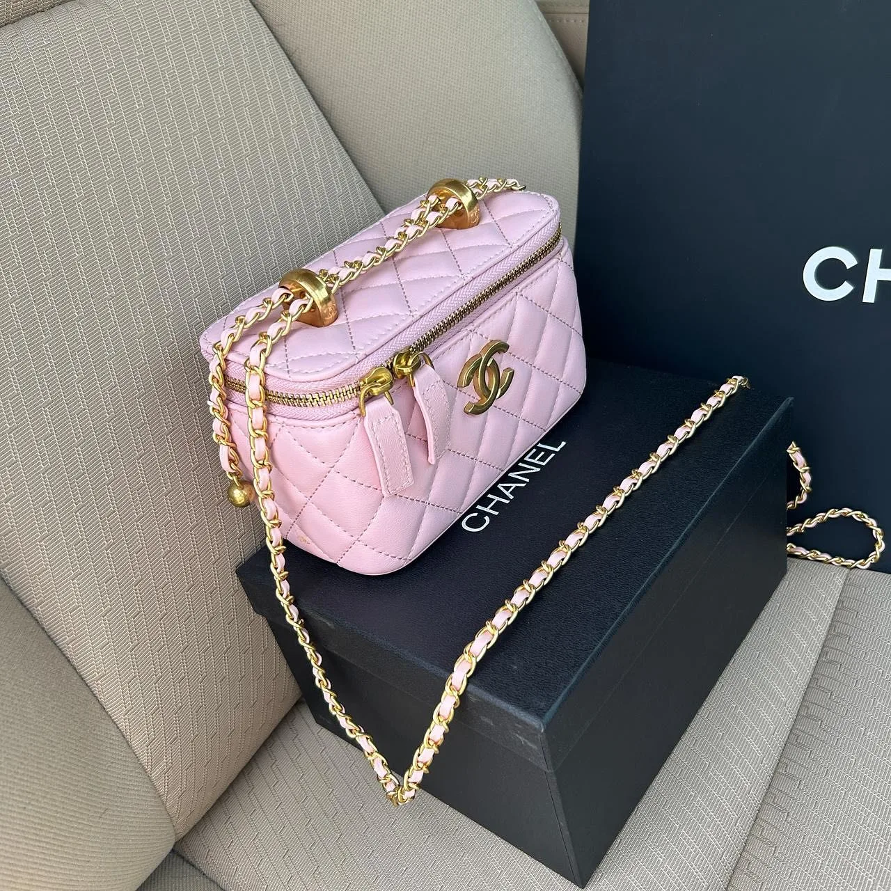 Chanel Vanity Case photo 2