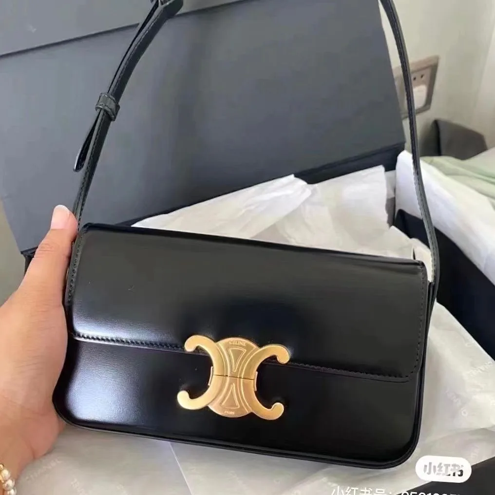 Celine Triomphe photo 8