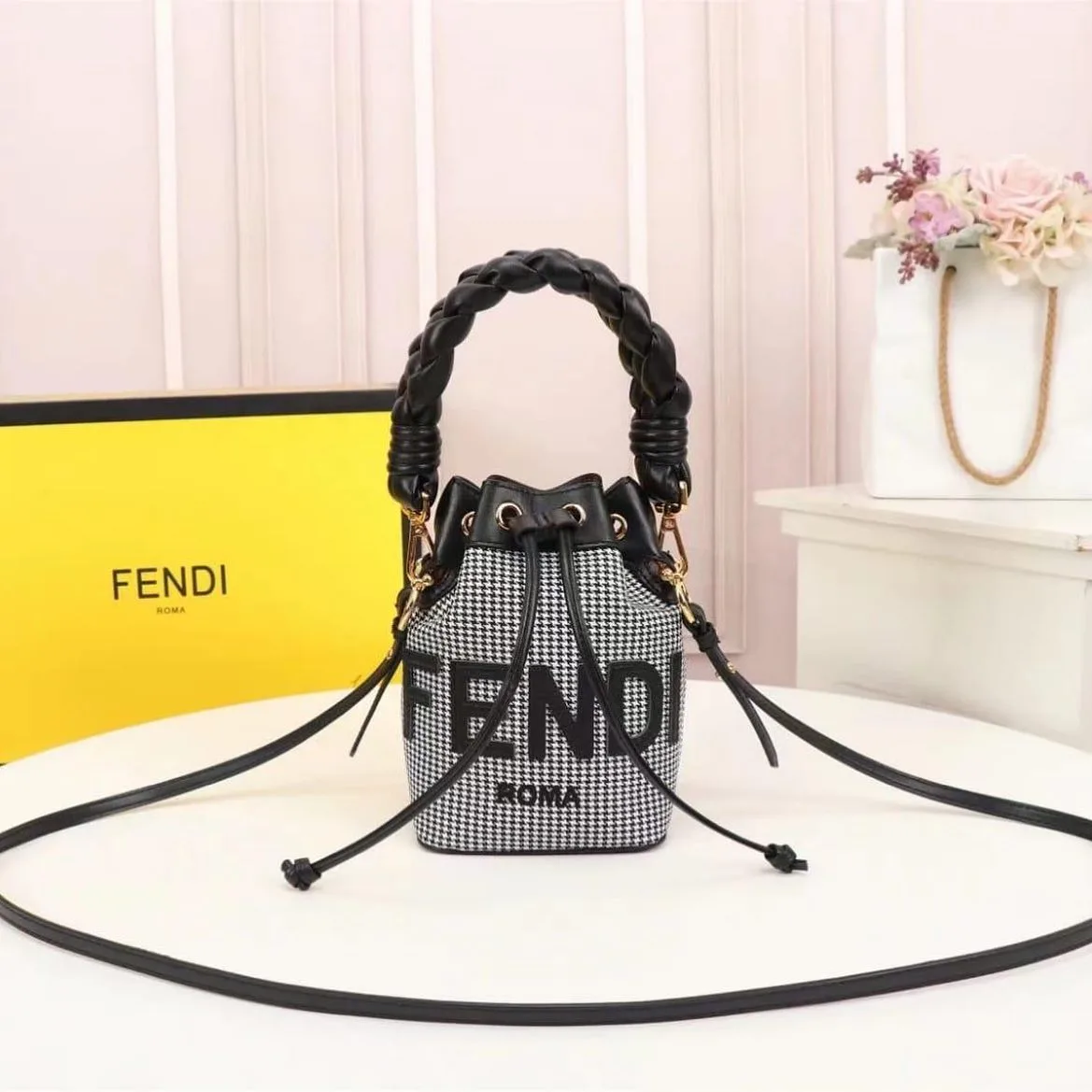 Fendi Mon Trésor bucket bag photo 2
