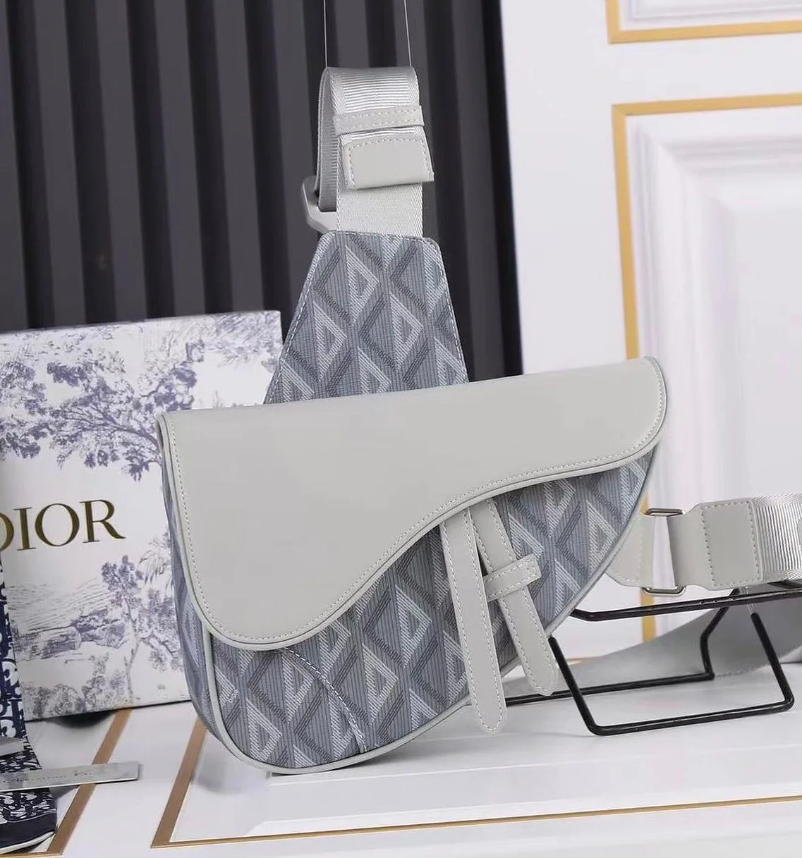 Dior Saddle Bag photo 2