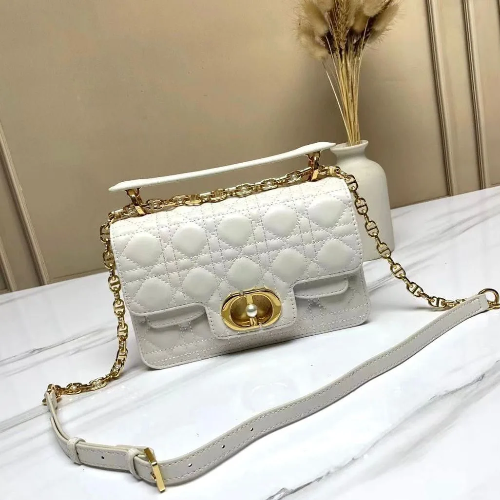 Dior Jolie