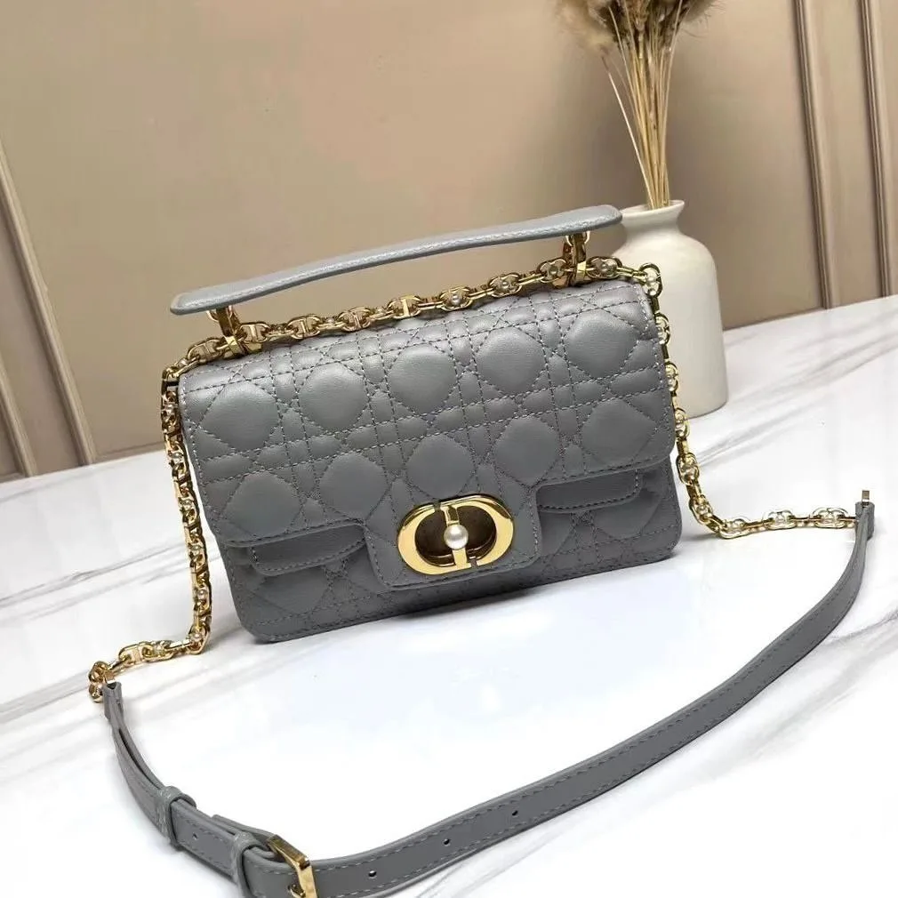 Dior Jolie photo 3