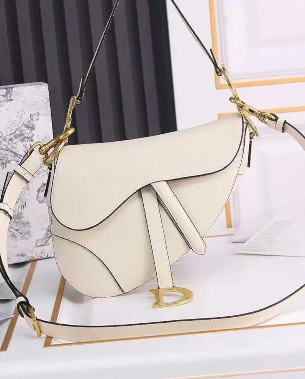 Dior Saddle Bag photo 3