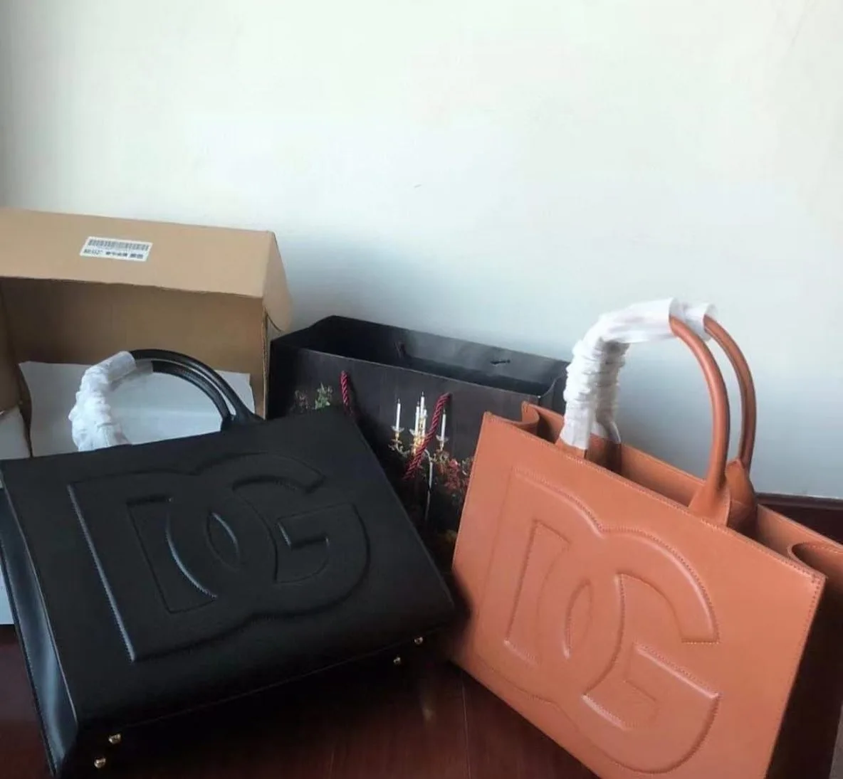 Dolce & Gabbana DG Logo Tote photo 4