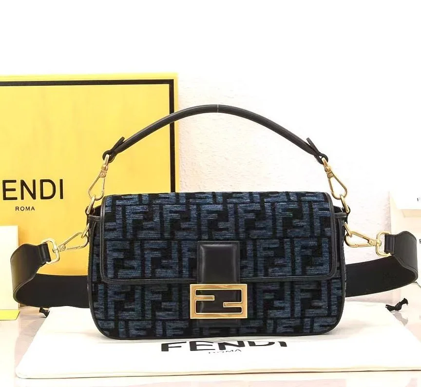 Fendi Baguette shoulder bag photo 2