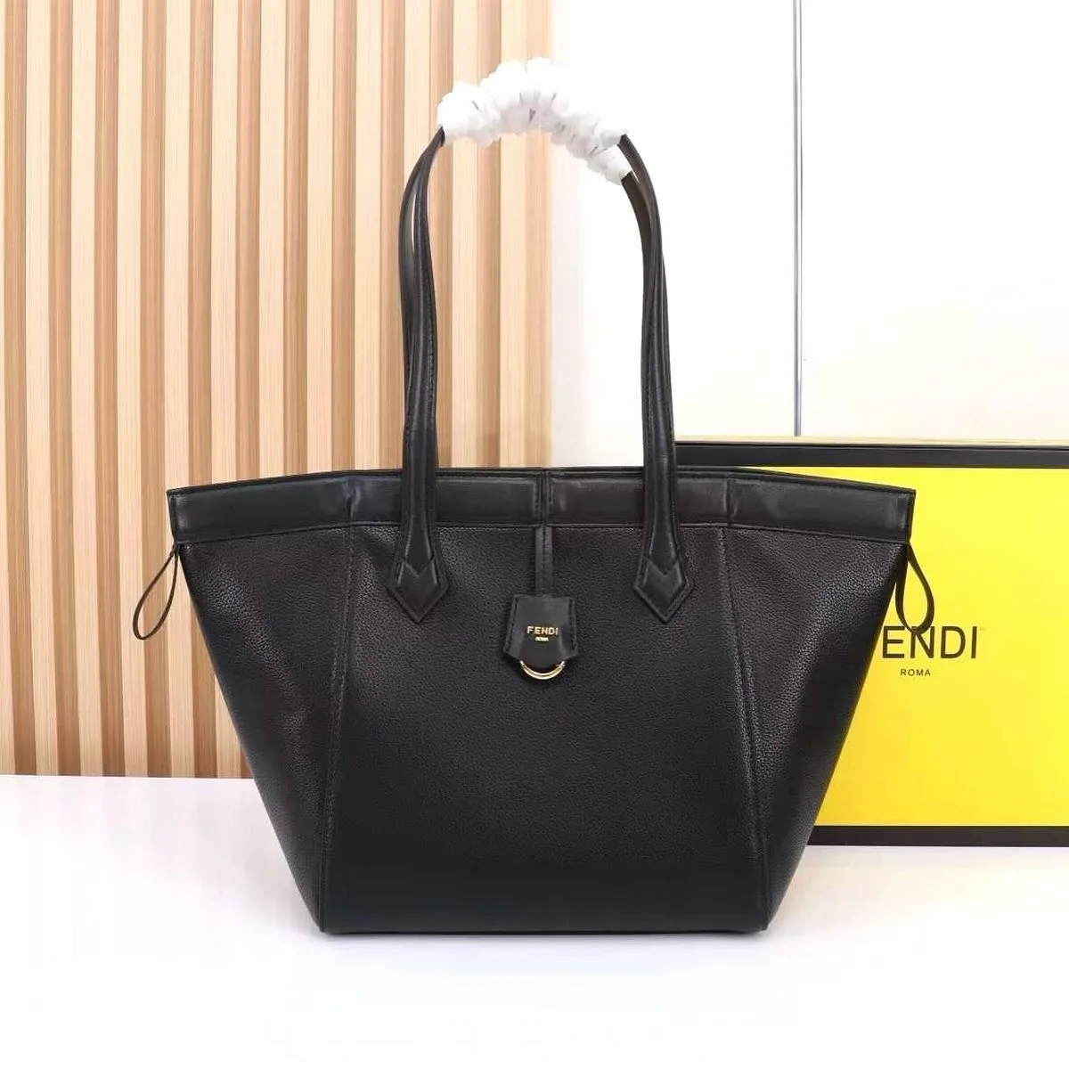 Fendi Tote photo 2